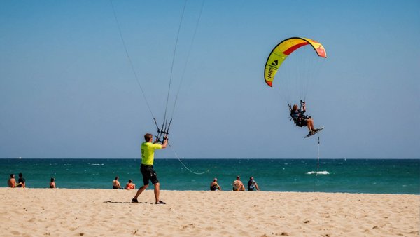 Kitesurf entre montpellier & sète : découvrez le tiki center